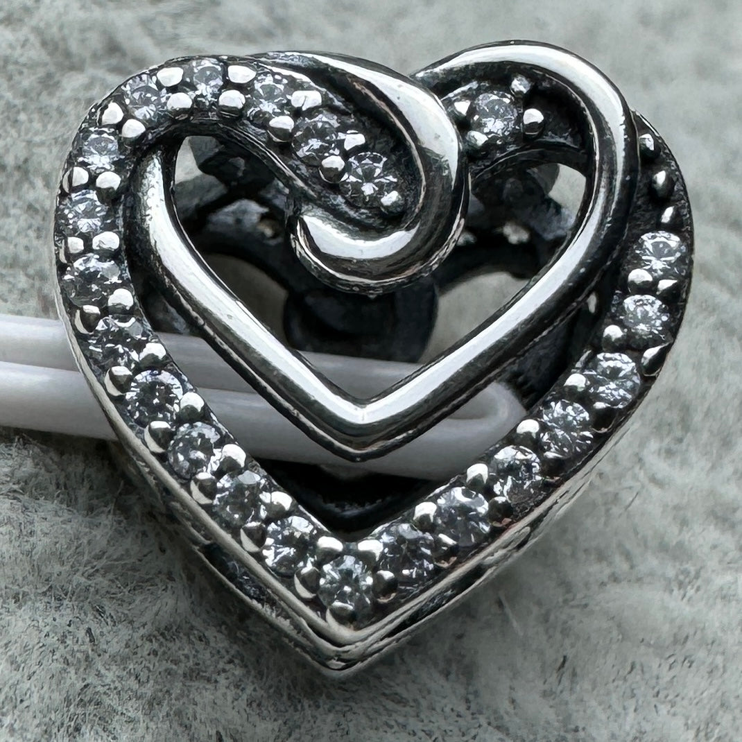 Charm Corazón Brillante Entrelazado