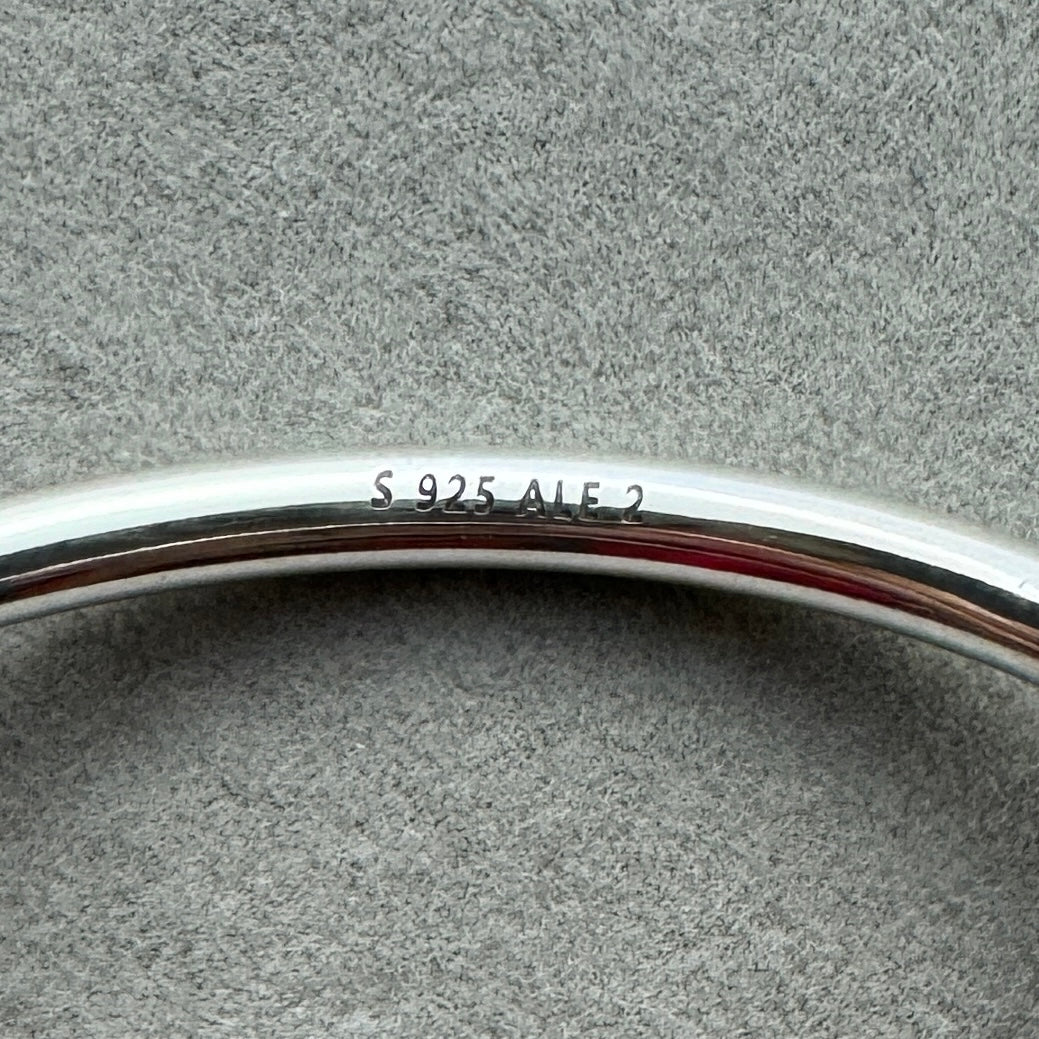 Brazalete Rígido Abierto Logotipo