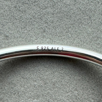 Brazalete Rígido Abierto Logotipo