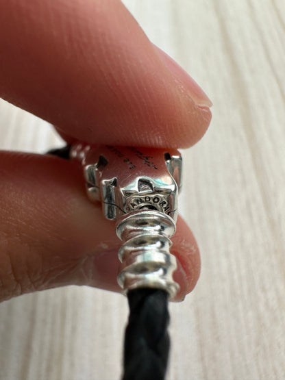 Brazalete De Cuero Negro Cierre Rey León
