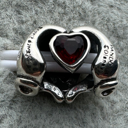 Charm Manos Mickey Formando Corazón Disney Parks
