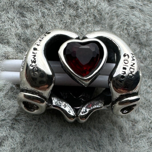Charm Manos Mickey Formando Corazón Disney Parks