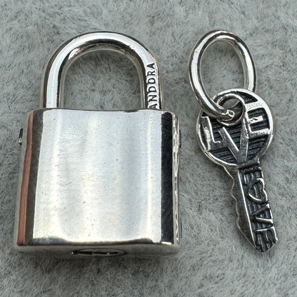 Charm Candado y Llave Que Se Abre