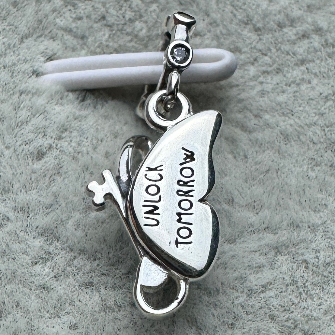 Charm Colgante Mariposa Y Llave