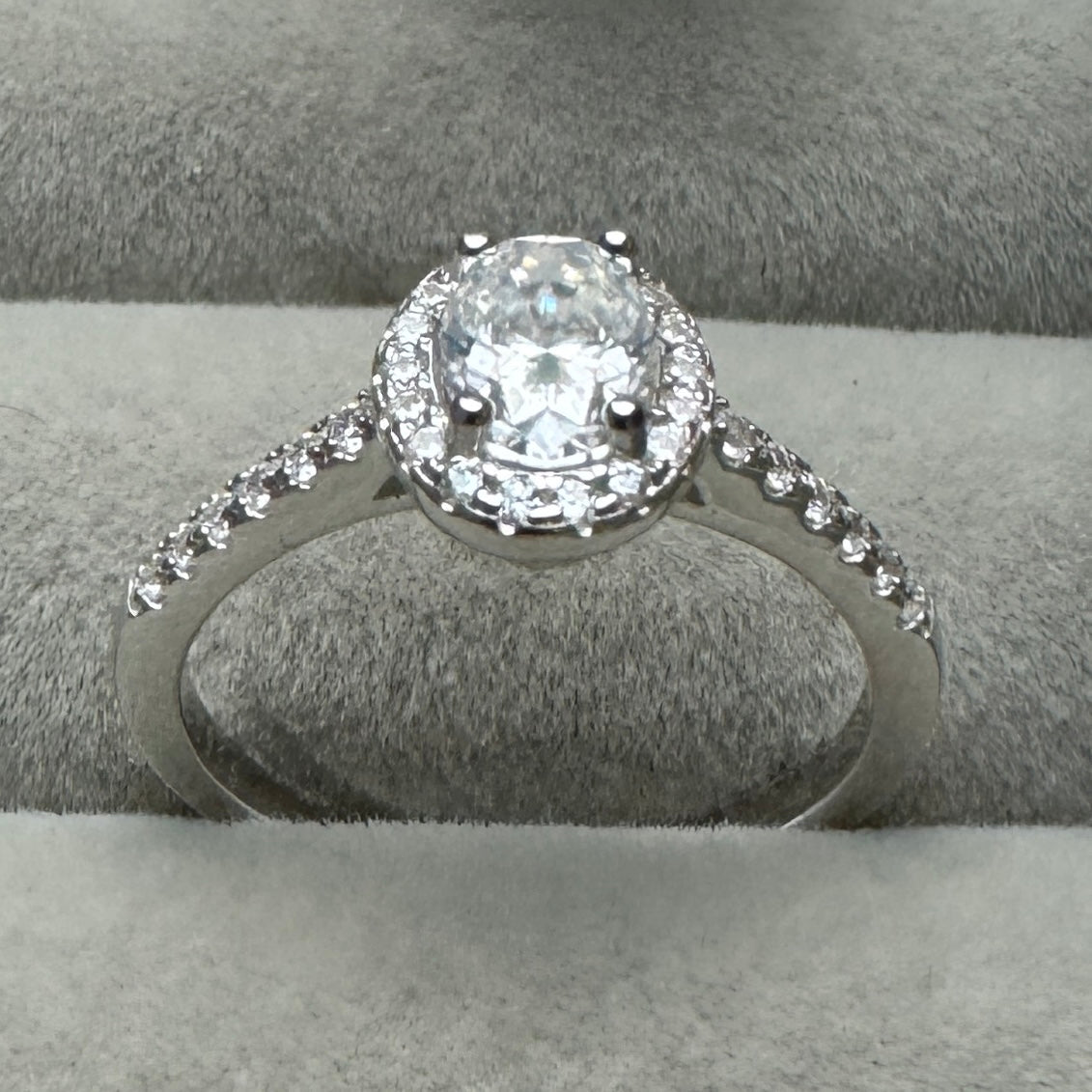 Anillo Óvalo Con Moissanita