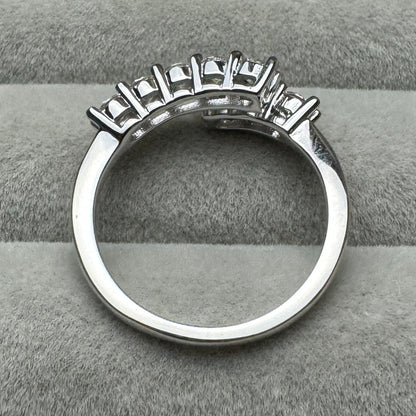 Anillo Girado Moissanita