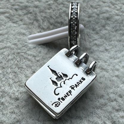 Charm Colgante Libro Disney Parks