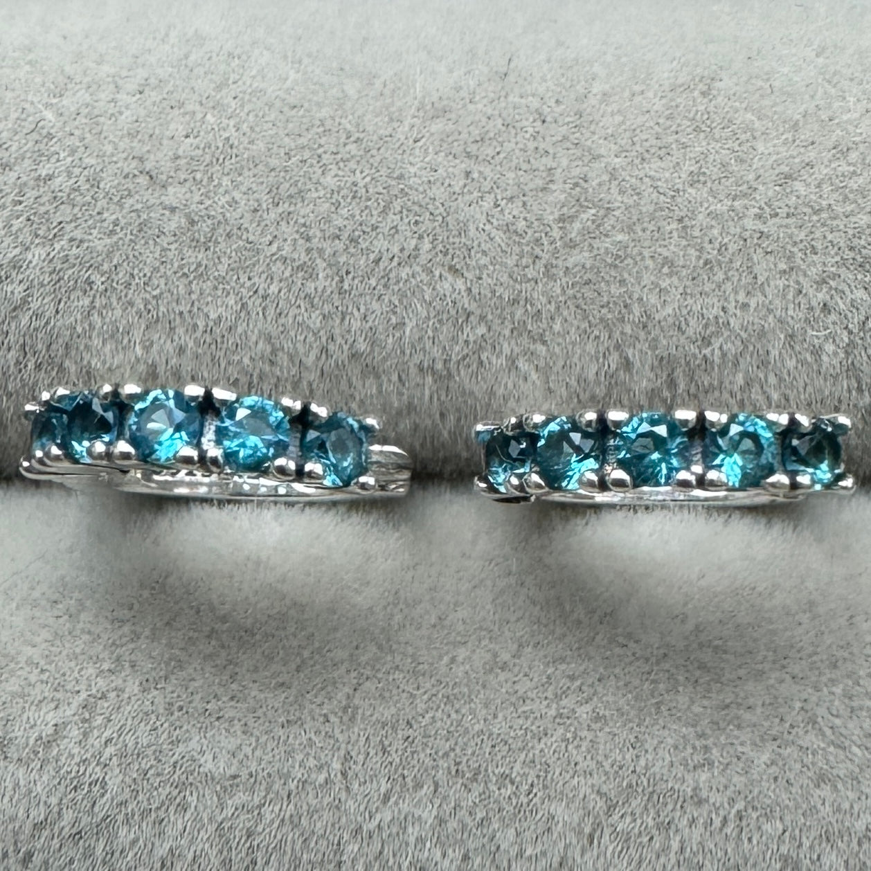 Aretes Abrazo Azul Claro