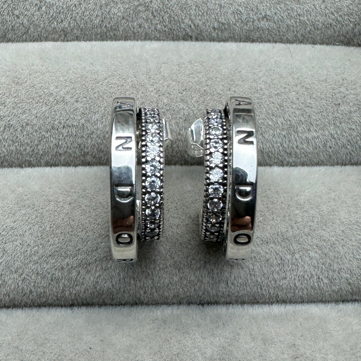 Aretes Logotipo Círculo