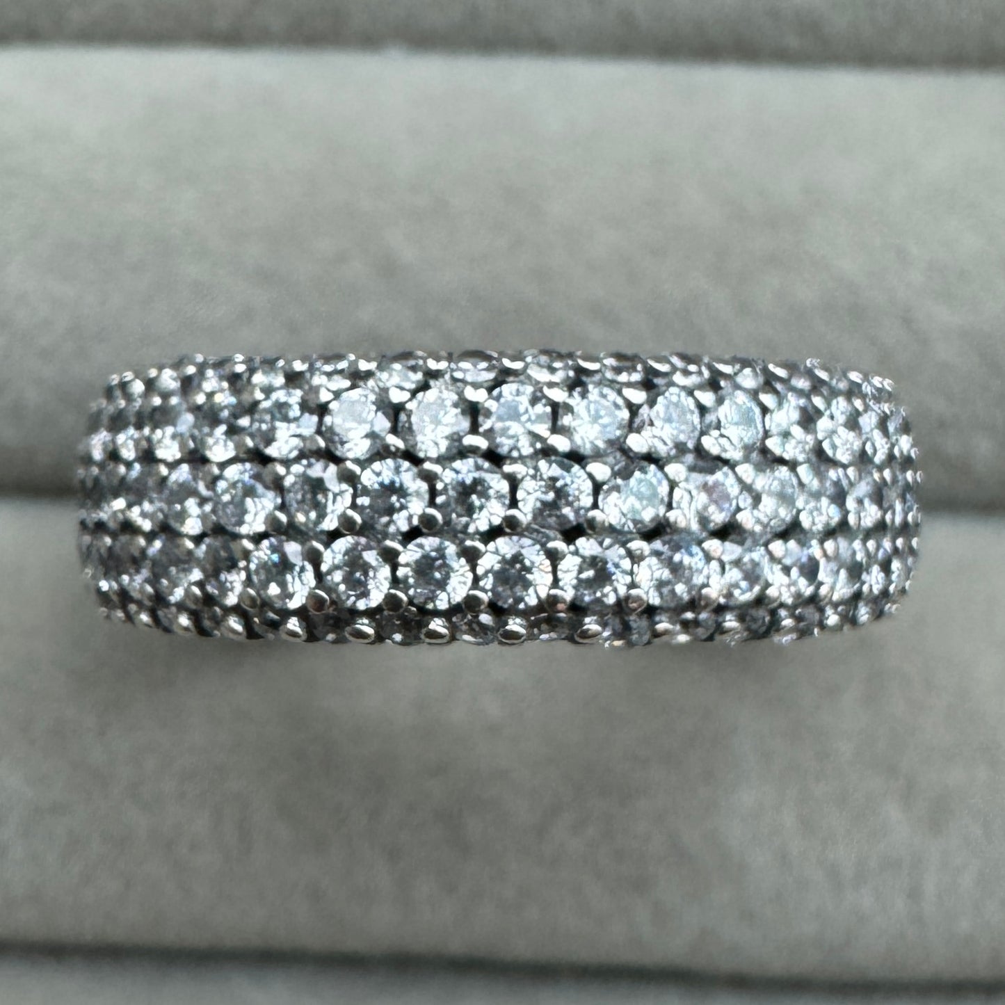 Anillo Fila Triple En Pavé