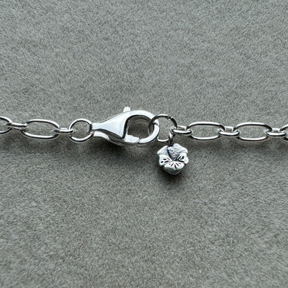 Collar Flor Pensamiento Azul Brillante Mini Eslabones 50 cm (Ajustable Al Largo Deseado)