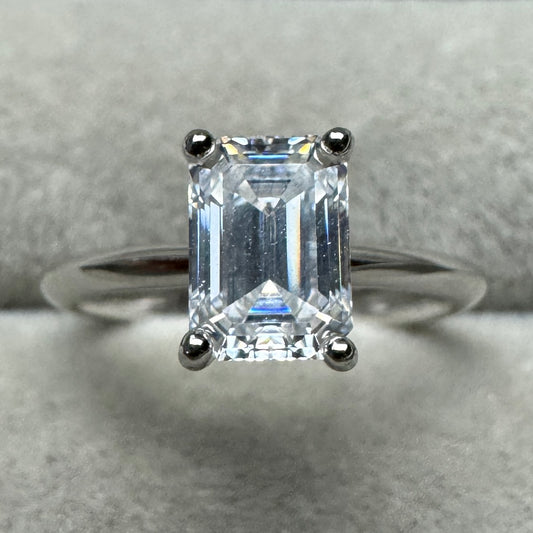 Anillo Rectángulo Corte Esmeralda Moissanita