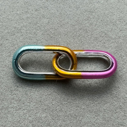 Charm Eslabones Azul, Amarillo Y Morado Me
