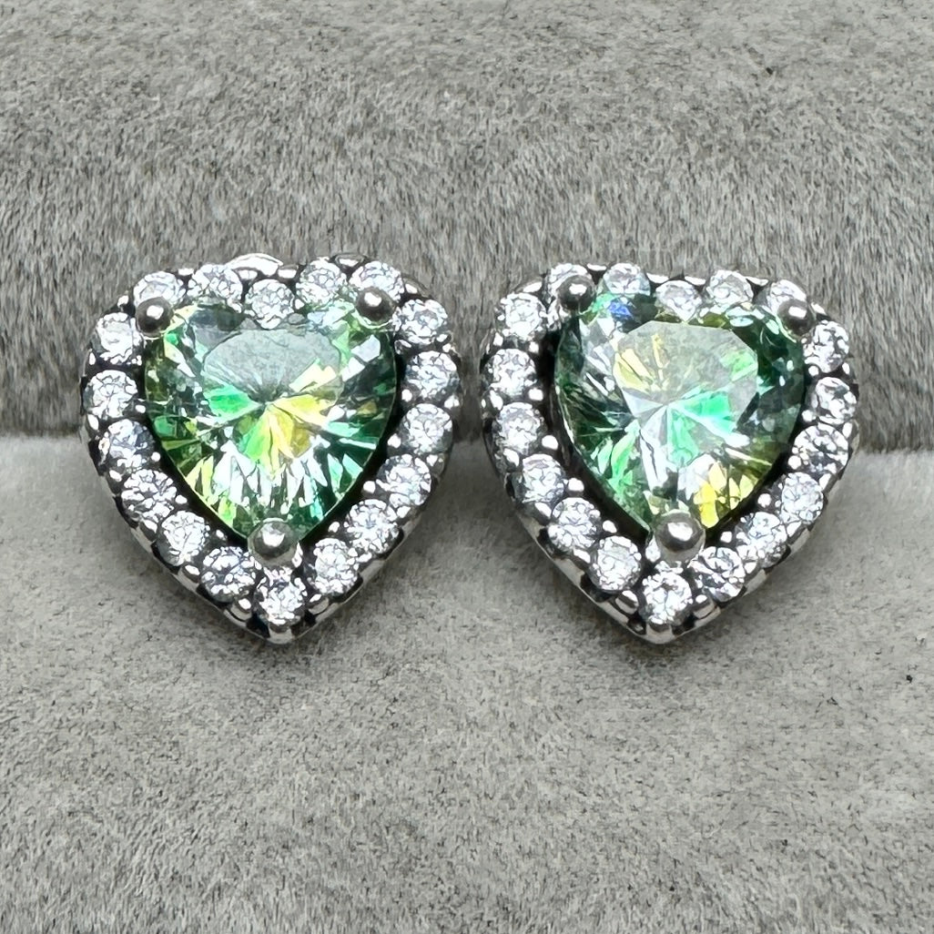 Aretes De Botón Corazón Elevado Piedra Verde