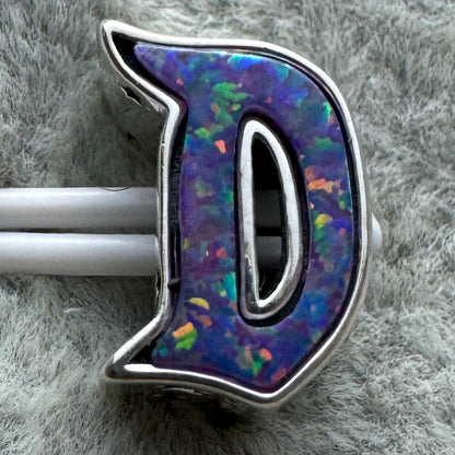 Charm Letra D Opalescente Disney Parks