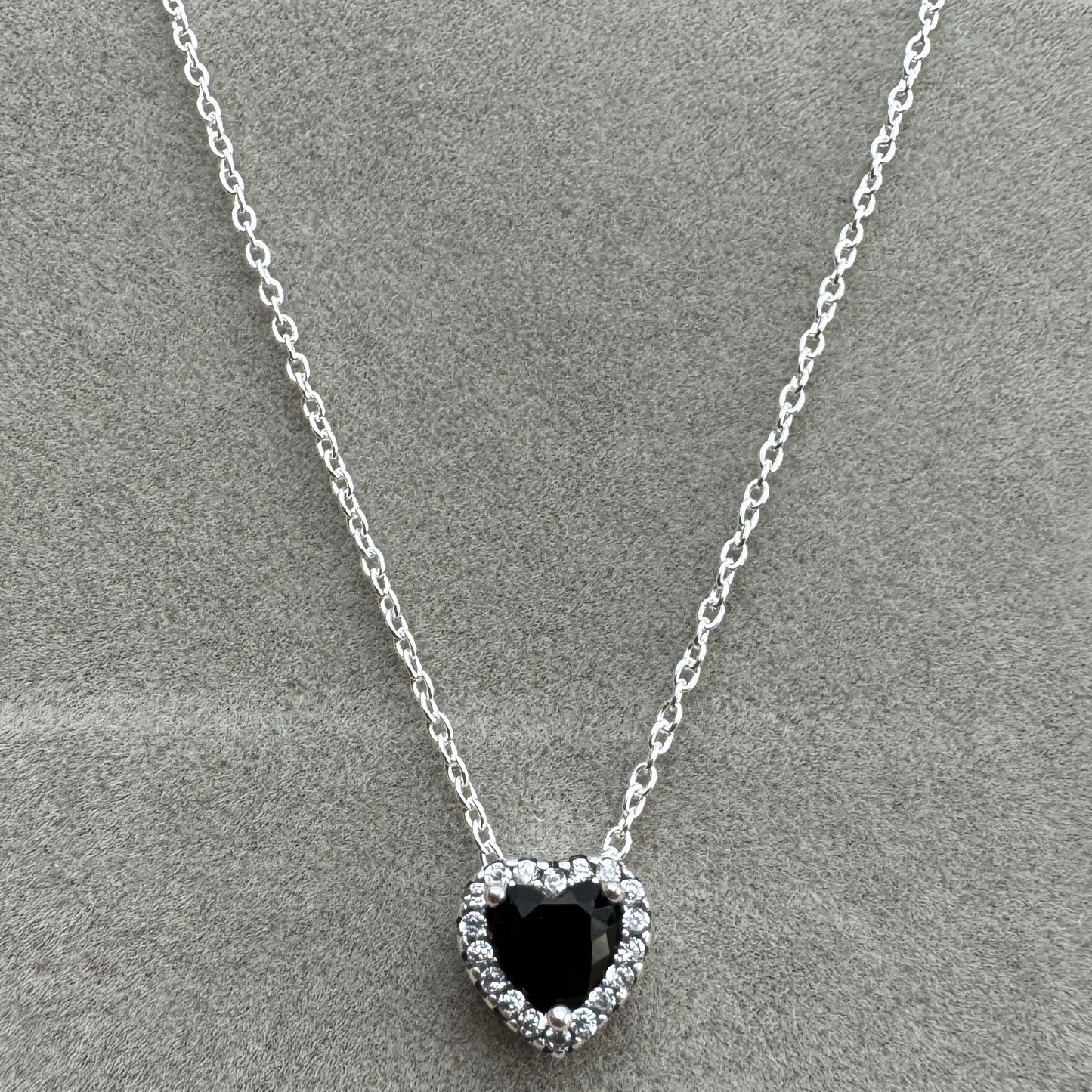 Collar Corazón Elevado Brillante Negro 45 cm (Ajustable A 40 cm)