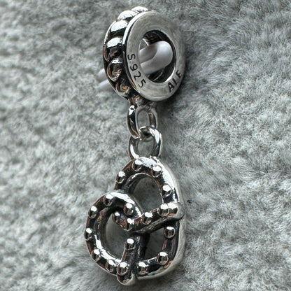 Charm Colgante Pretzel