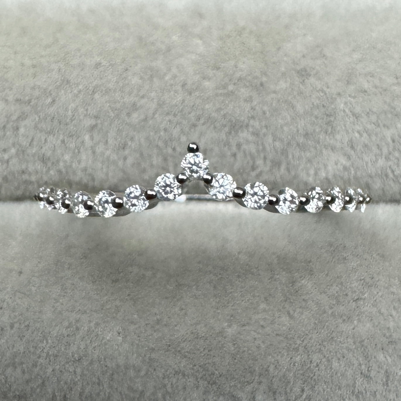 Anillo Corona Princesa Delgado Moissanita