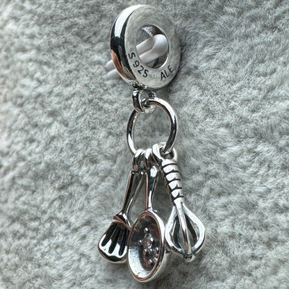Charm Colgante Triple Chef Espatula, Sartén Y Batidor