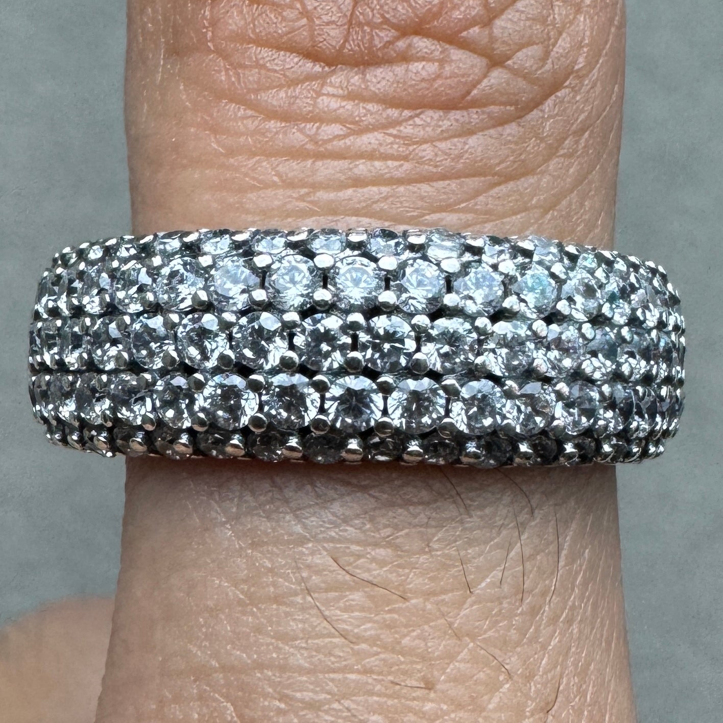 Anillo Fila Triple En Pavé