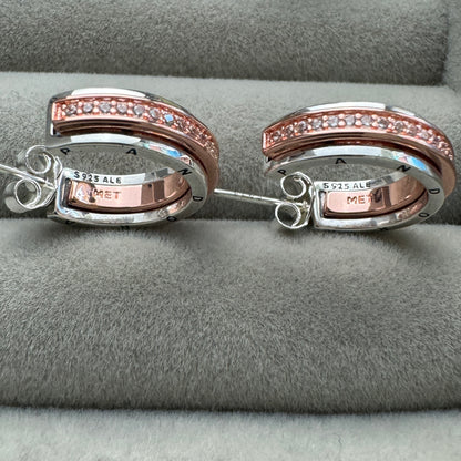 Aretes De Aro Logo y Pavé en Dos Tonos Signature