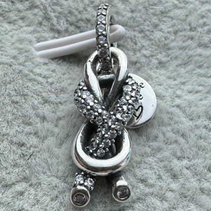 Charm Colgante Nudo Infinito Y Pavé