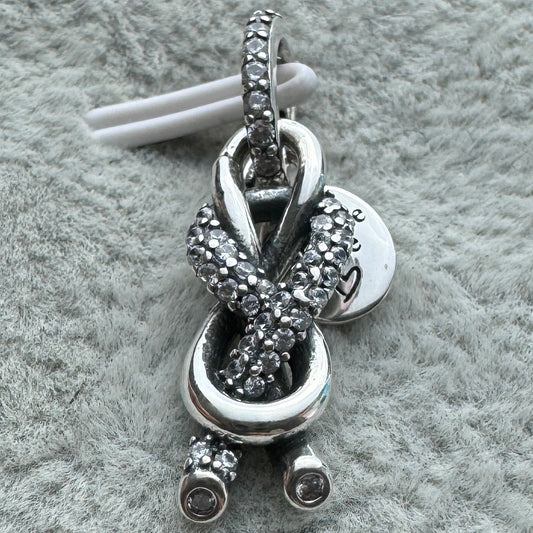 Charm Colgante Nudo Infinito Y Pavé