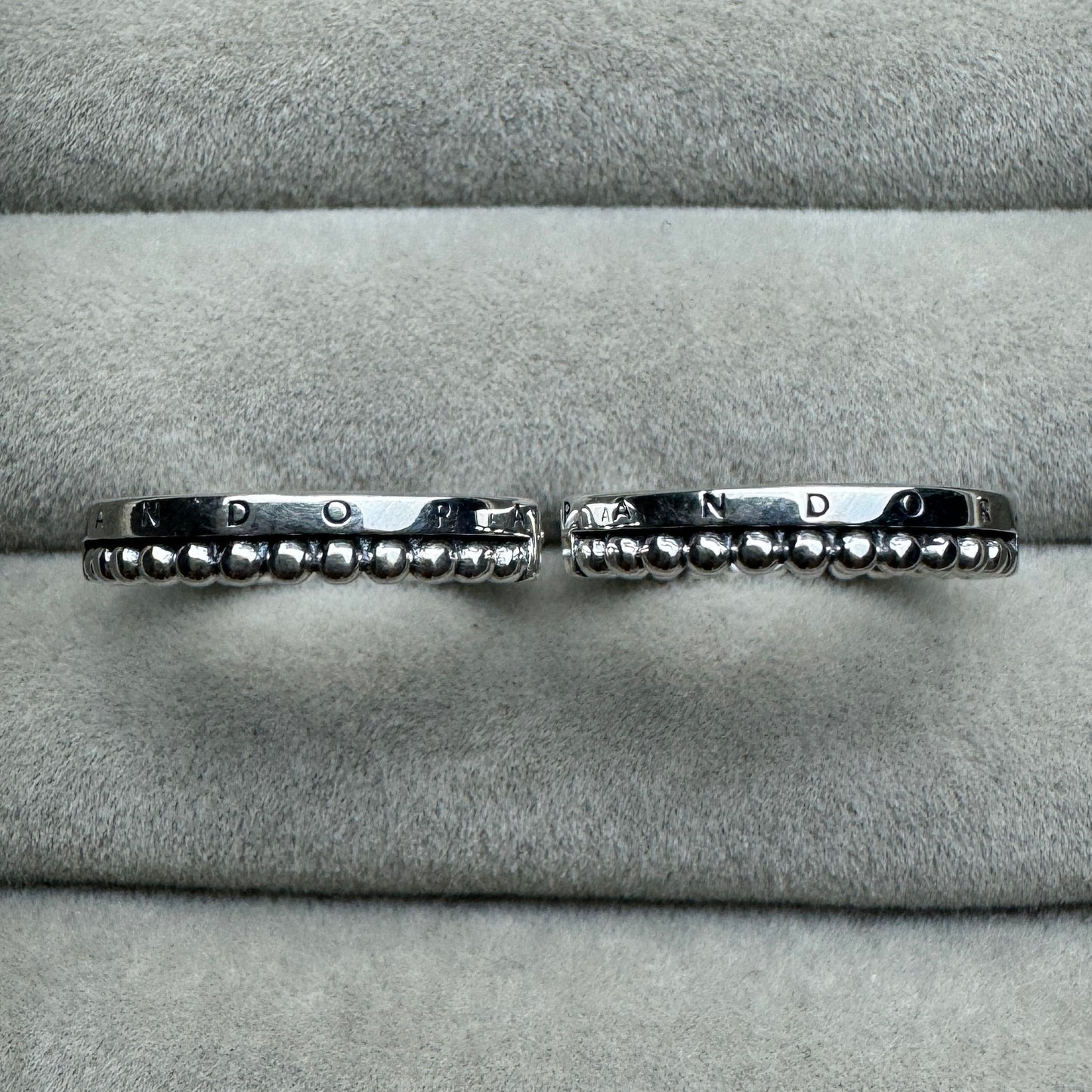 Aretes Bolitas Y Logotipo