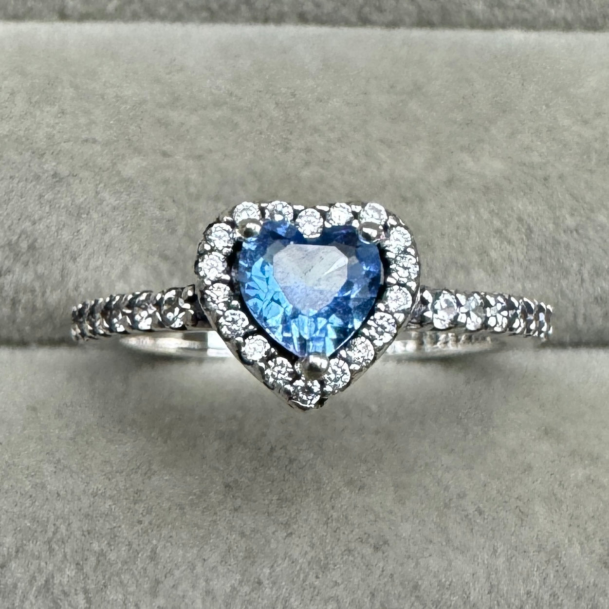 Anillo Corazón Elevado Brillante Azul