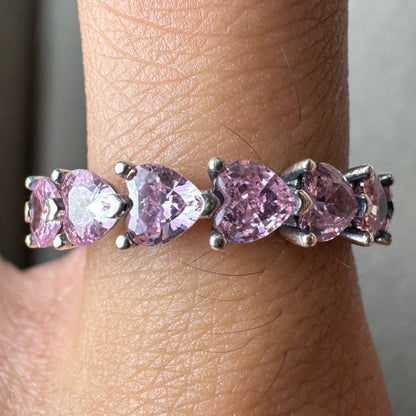 Anillo Alianza De Corazones Rosas Pandora Vista Puesto En Dedo