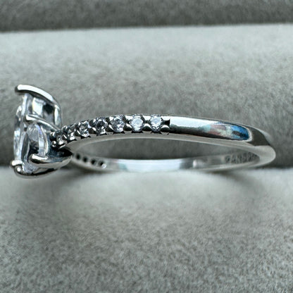 Anillo Corazón Doble Brillante Pandora Vista Del Costado