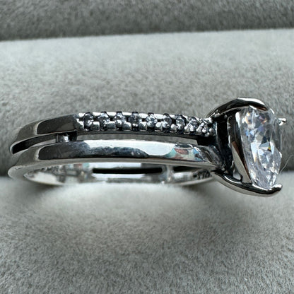 Anillo Corazón Fila Pavé Pandora Vista Lateral