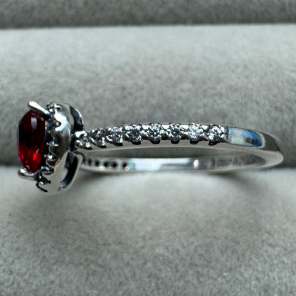 Anillo Corazón Nivelado Rojo Brillante Pandora Vista Del Costado