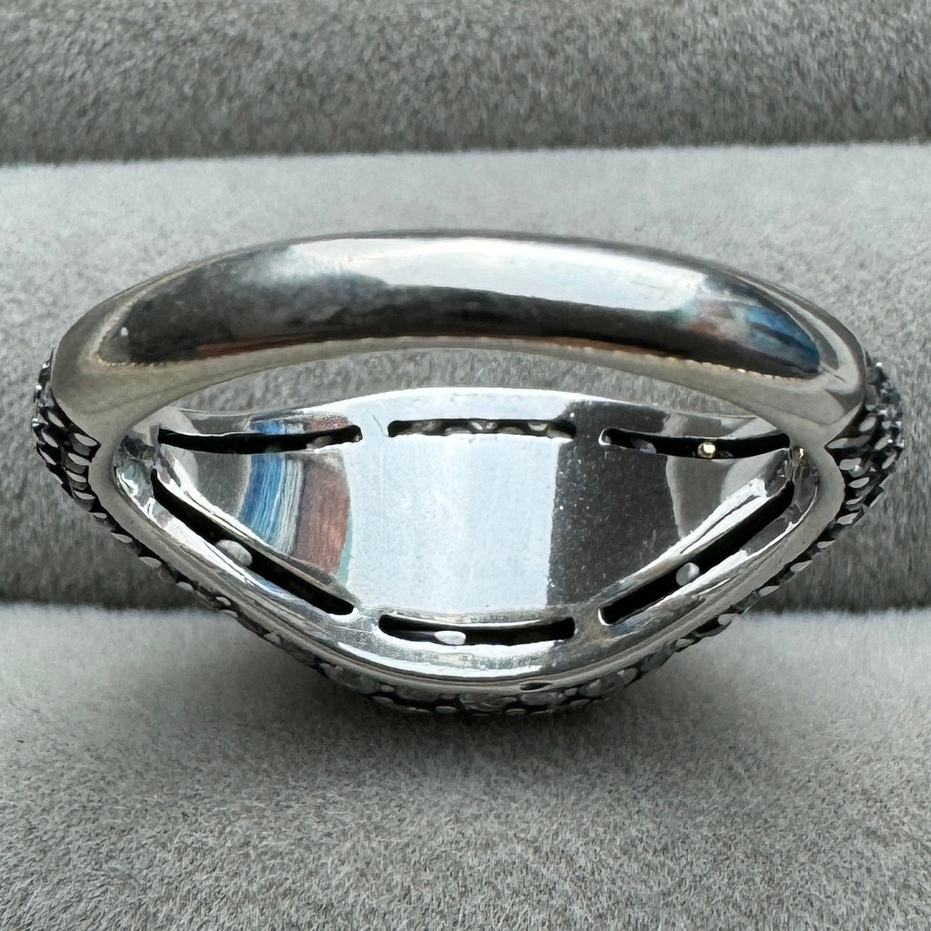 Anillo Cuadrado Brillante Pandora Vista Desde Adentro