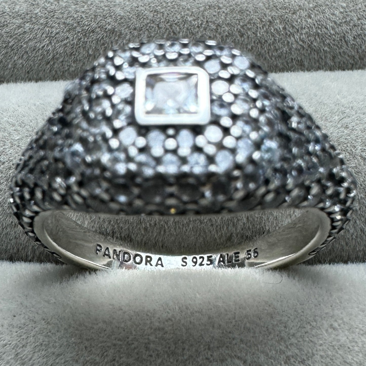 Anillo Cuadrado Brillante Pandora Vista Desde Arriba