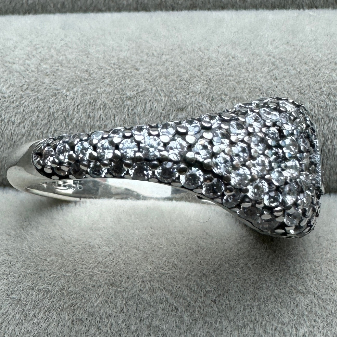 Anillo Cuadrado Brillante Pandora Vista Lateral