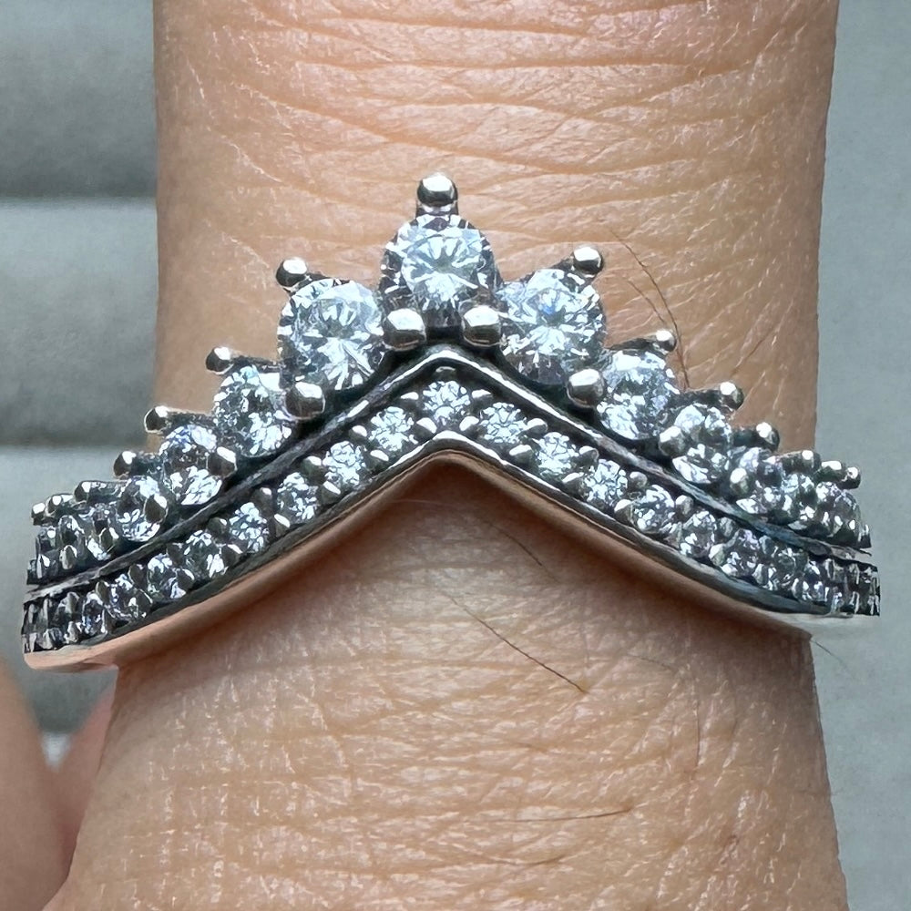 Anillo Deseo De La Princesa Pandora Vista Puesto En Dedo