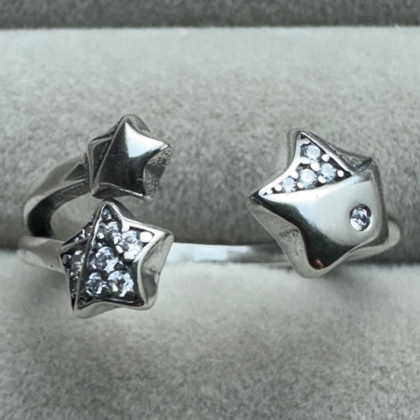 Anillo Estrellas Entrelazadas Pandora Vista Frontal