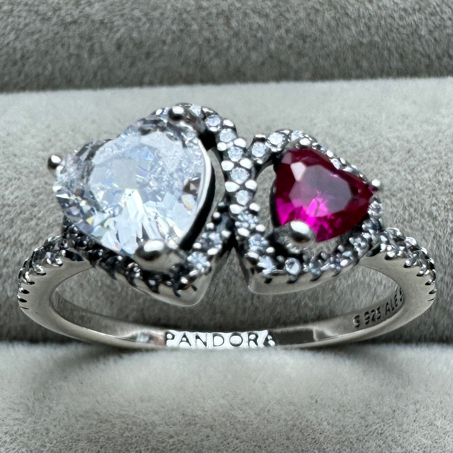 Anillo Halo Corazones Rojo Y Transparente Pandora Vista Desde Arriba