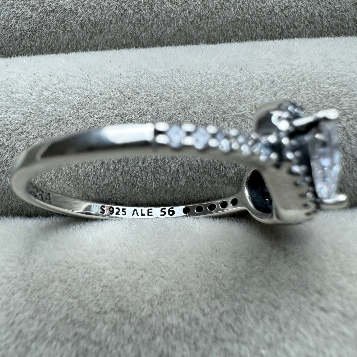 Anillo Halo Corazones Rojo Y Transparente Pandora Vista Lateral