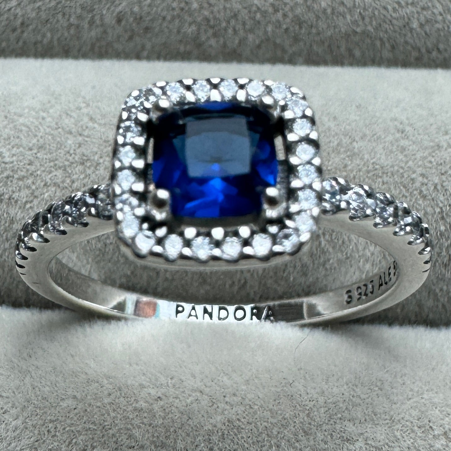 Anillo Halo Cuadrado Azul Pandora Vista Desde Adentro