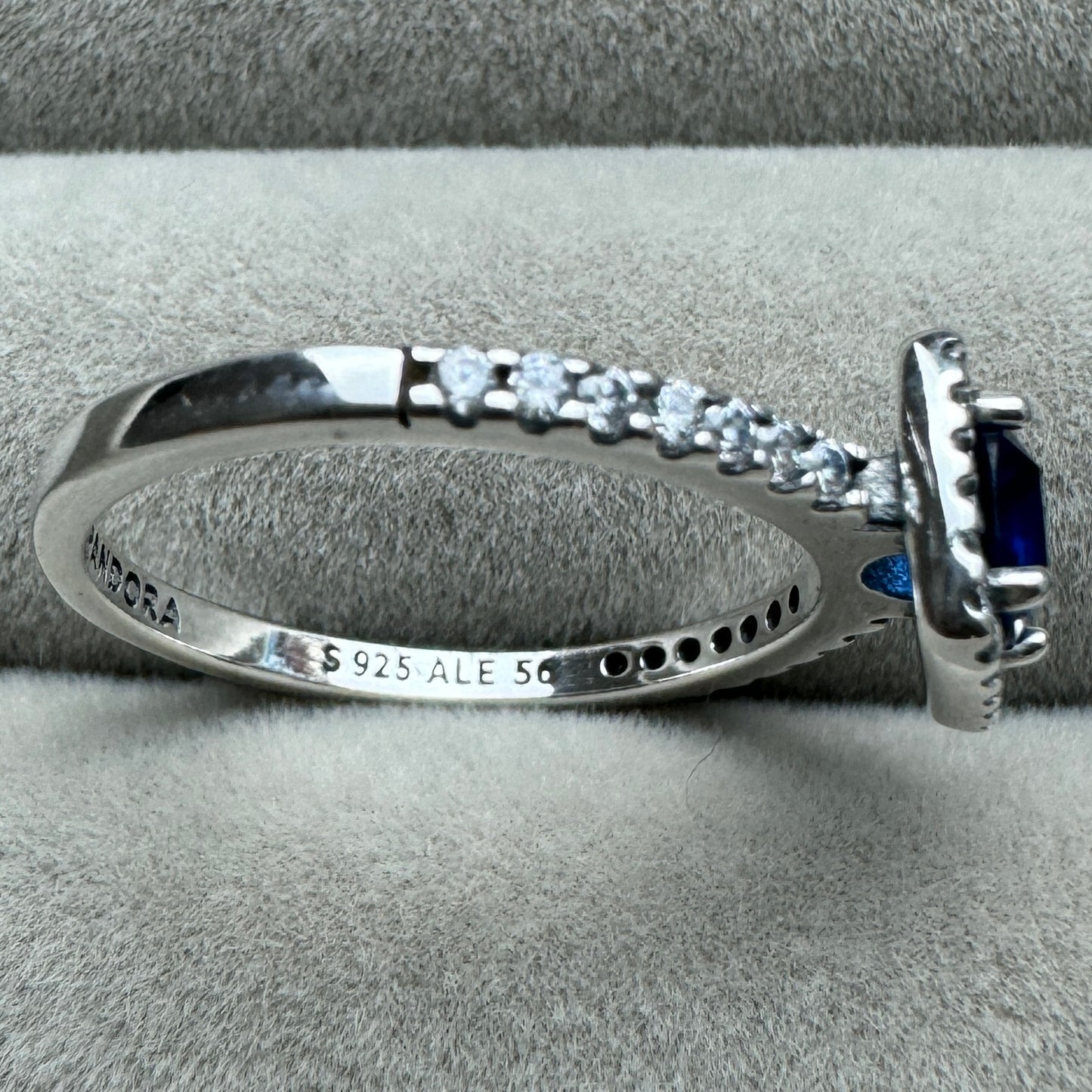 Anillo Halo Cuadrado Azul Pandora Vista Lateral