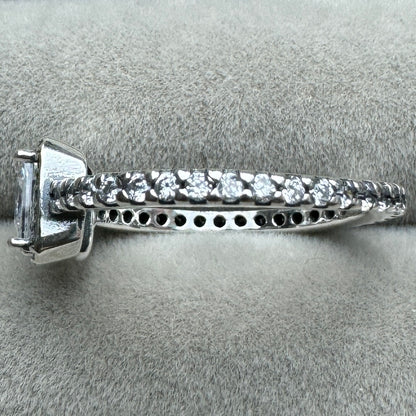 Anillo Halo Cuadrado Brillante Pandora Vista Del Costado