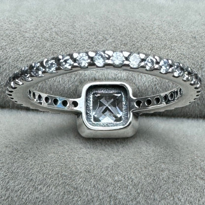 Anillo Halo Cuadrado Brillante Pandora Vista Desde Adentro