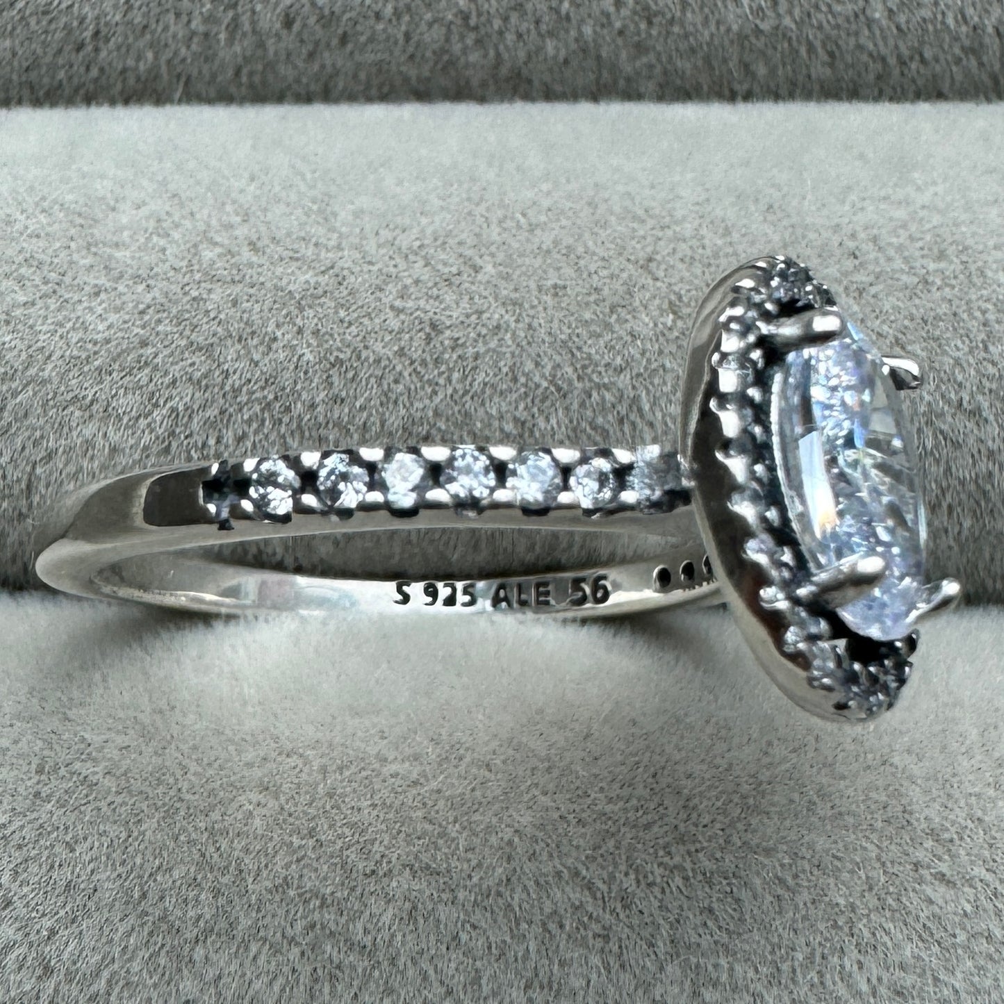 Anillo Halo Ovalado Brillante Pandora Vista Lateral