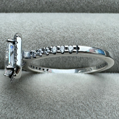 Anillo Halo Rectangular Brillante Pandora Vista Del Costado