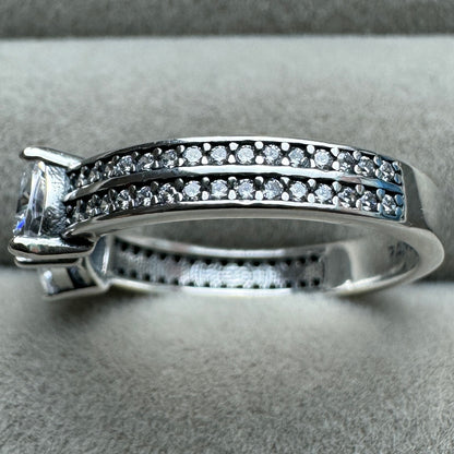 Anillo Moño Doble Fila Pavé Pandora Vista Del Costado