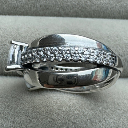 Anillo Moño Entrelazado Doble Fila Pavé Pandora Vista Del Costado