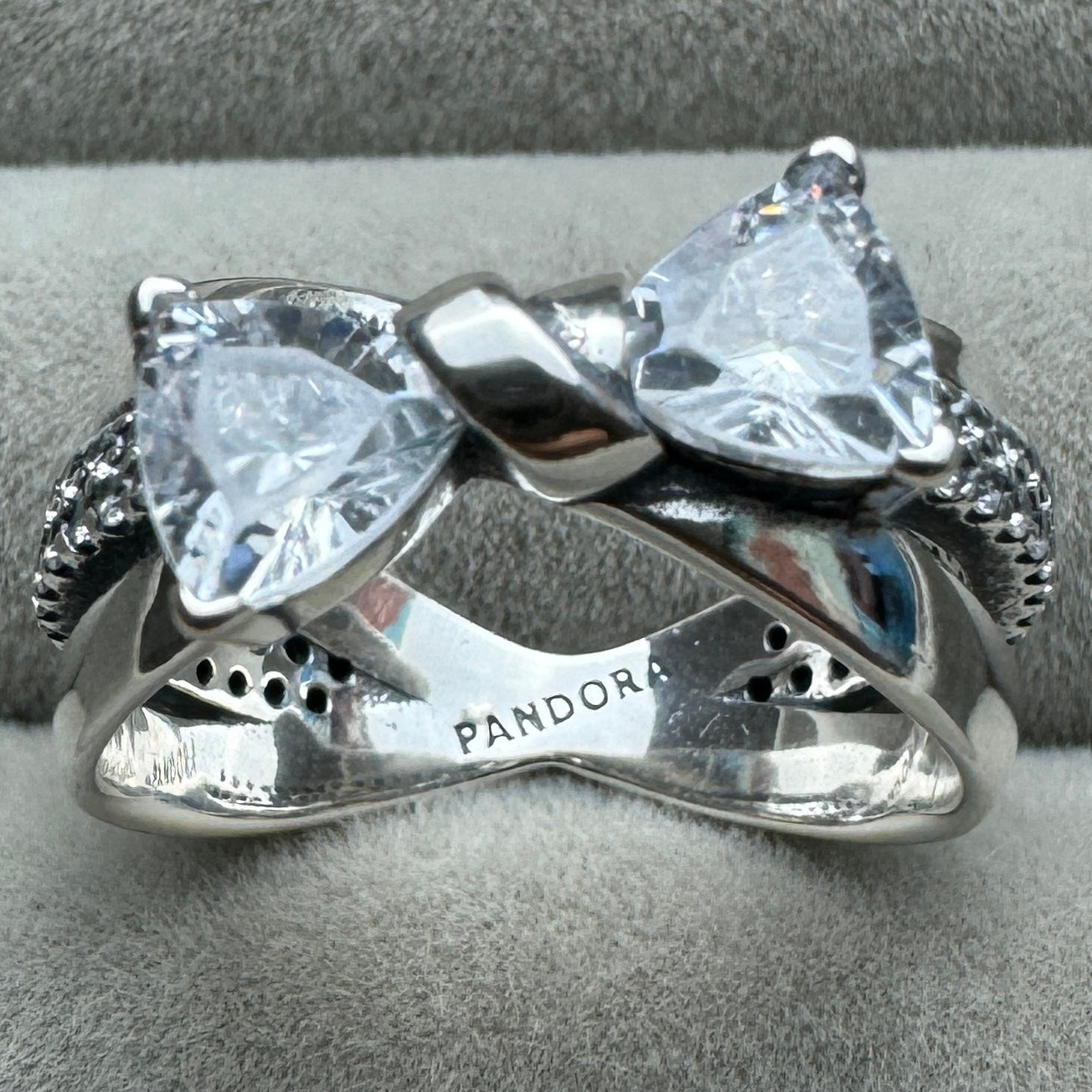 Anillo Moño Entrelazado Doble Fila Pavé Pandora Vista Desde Adentro