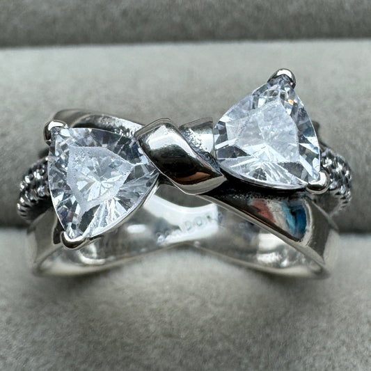 Anillo Moño Entrelazado Doble Fila Pavé Pandora Vista Frontal